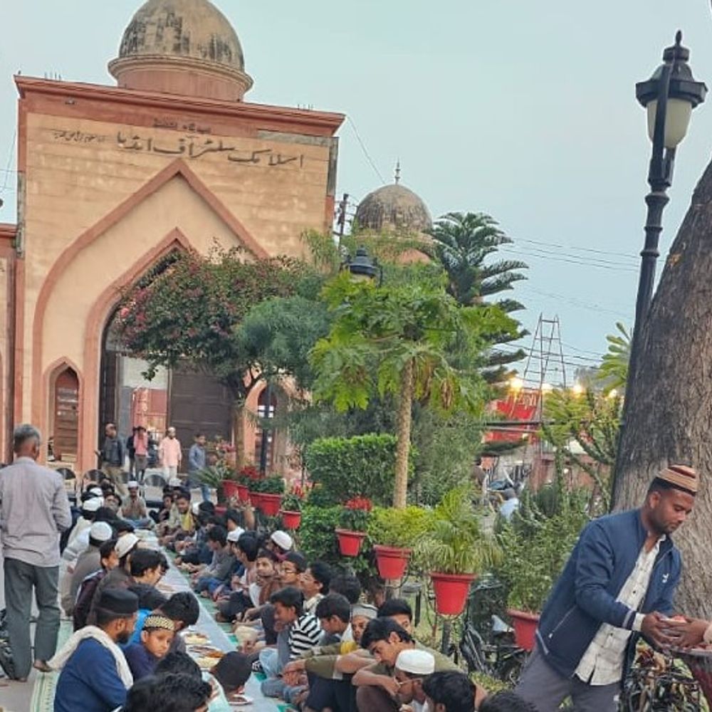 रोजेदारों के लिए रमजान हेल्पलाइन पर पूछे गए सवाल:मुँह से खून आने पर क्या हुक्म?; पहले रोजे पर अदा की गई ईदगाह में नमाज़