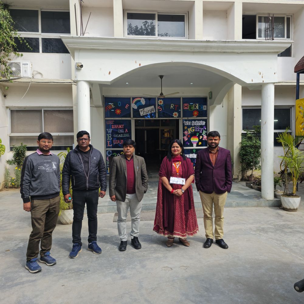 गोंडा इंटरमीडिएट के 361 परीक्षार्थियों ने छोड़ी नागरिक शास्त्र परीक्षा:हाईस्कूल के दो छात्र ने छोड़ी सिलाई की परीक्षा, 5220 ने उपस्थित