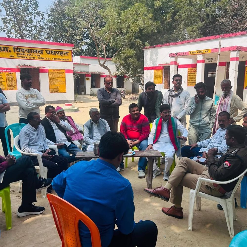 देवरिया में मतदाता सूची से नाम काटने पर विवाद:सपा जिलाध्यक्ष मौके पर पहुंचे, चार बूथों पर आंदोलन की चेतावनी दी