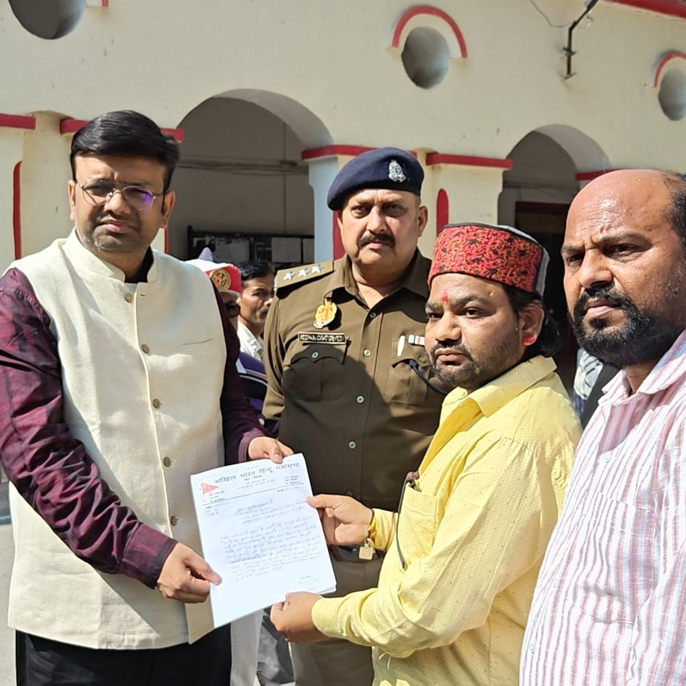 पीलीभीत में सपा नेता मखदूम खां पर गंभीर आरोप:हिंदू महासभा ने 'बंधक मजदूरी' का दावा किया, बड़े आंदोलन की चेतावनी