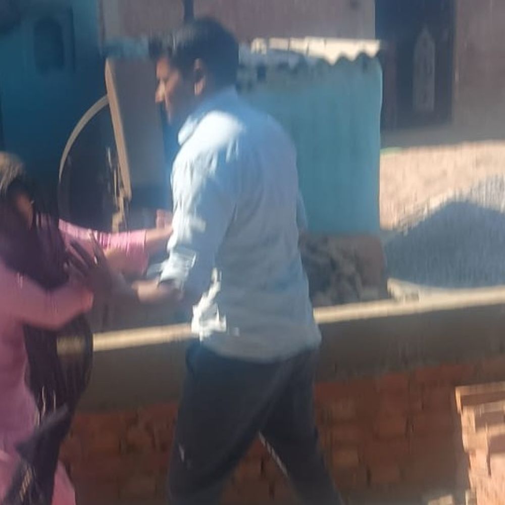 पनकी में निर्माण कार्य पर विवाद युवती से मारपीट:वीडियो वायरल, पुलिस ने घटना की जानकारी से किया इनकार