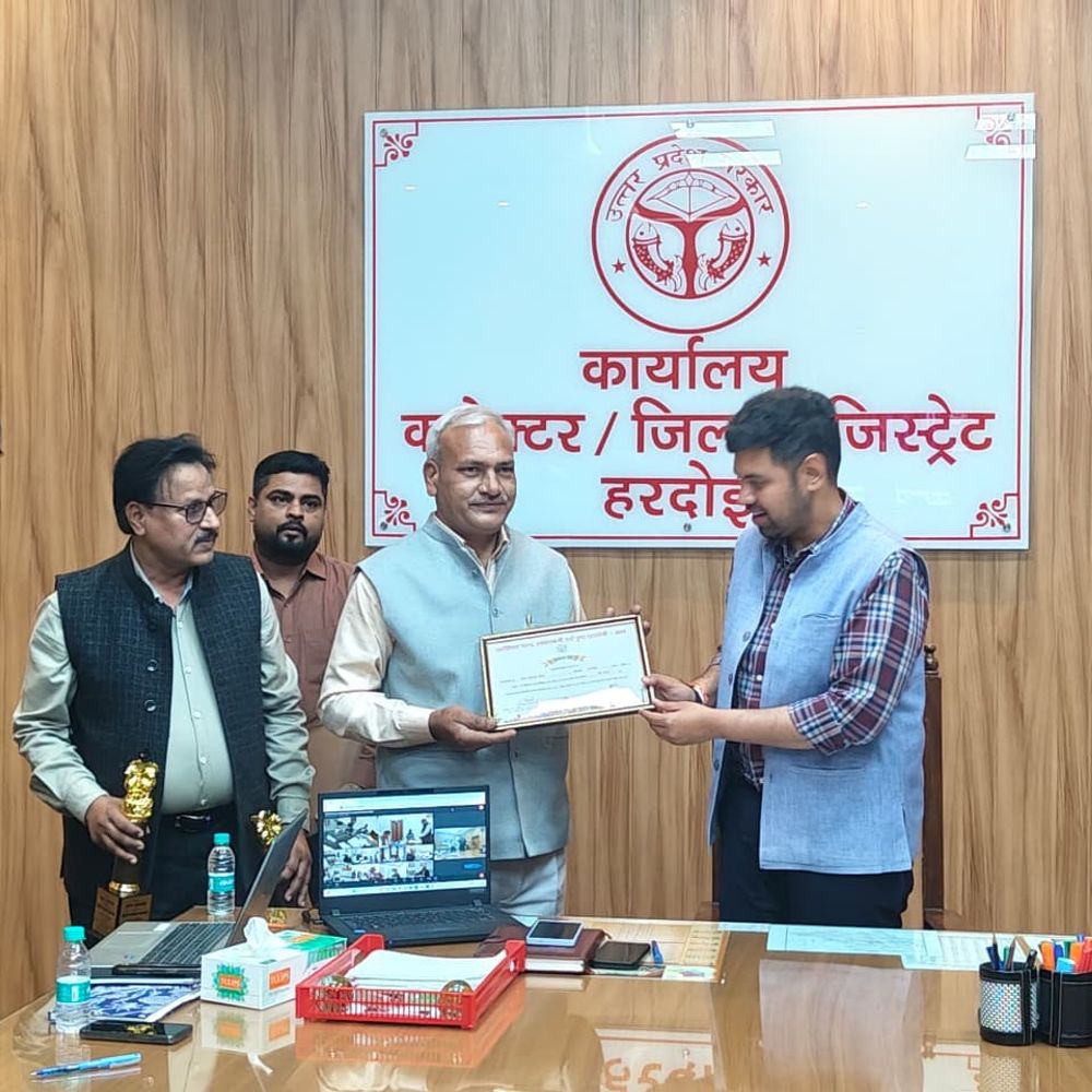 हरदोई के किसानों ने औद्यानिकी में जीते 11 पुरस्कार:जिलाधिकारी अनुनय झा ने कलेक्ट्रेट में किया सम्मानित