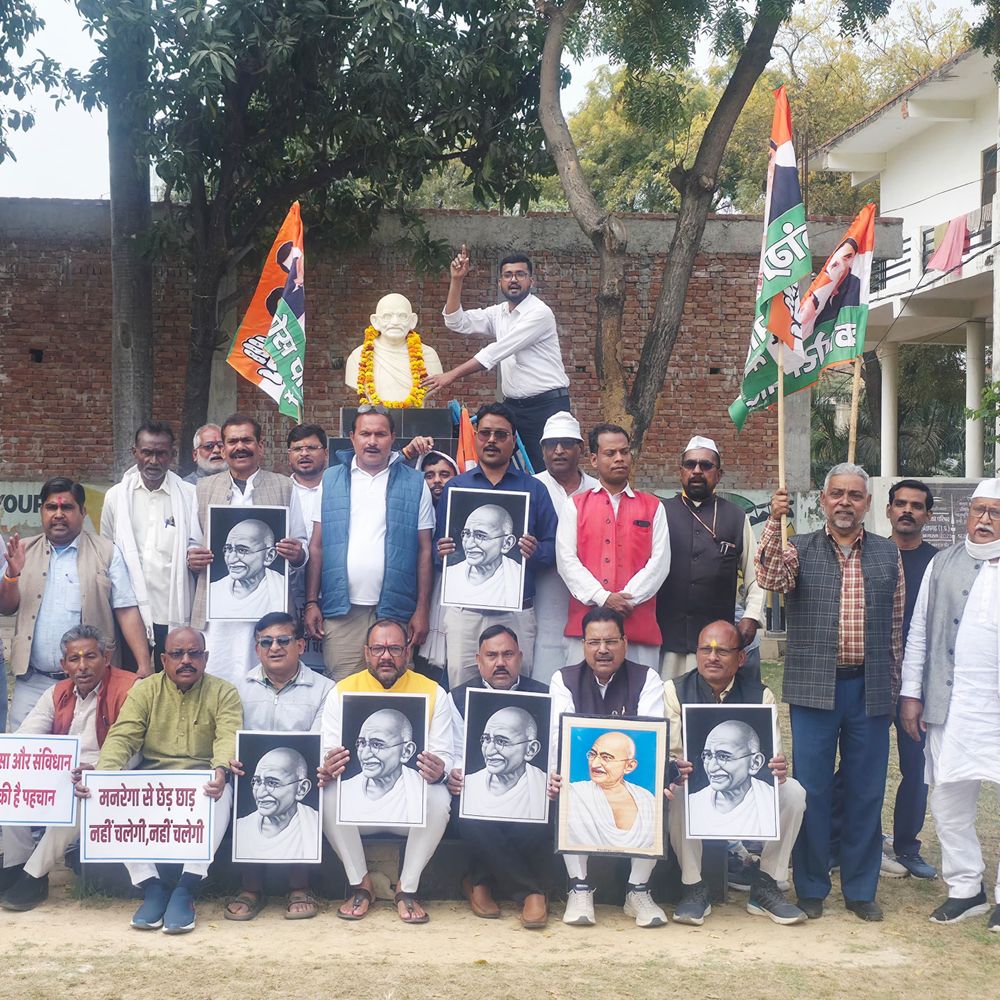 प्रतापगढ़ में कांग्रेस ने किया विरोध प्रदर्शन:भाजपा सरकार पर दमनकारी नीतियों का आरोप, लखनऊ लाठीचार्ज की निंदा