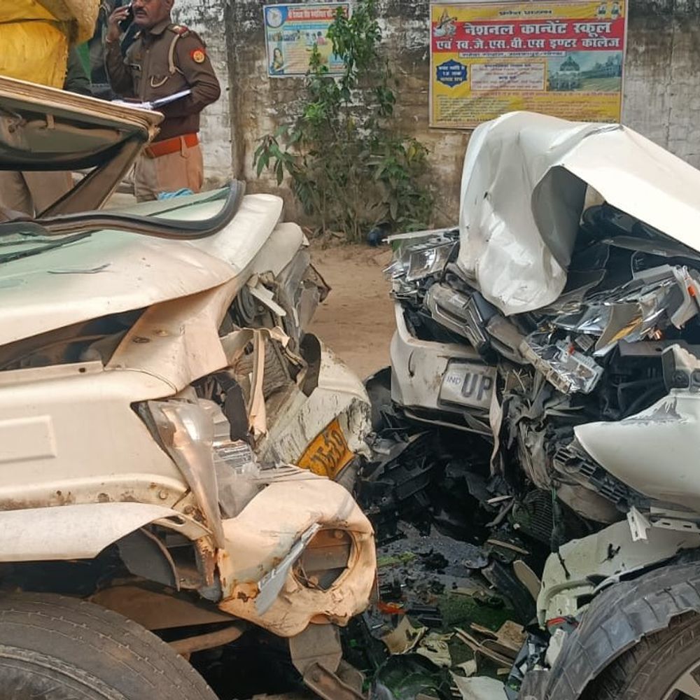 सड़क हादसे में एक की मौत, चार घायल:शादी से लौटते समय हादसा, अर्टिगा कार और पिकअप की टक्कर