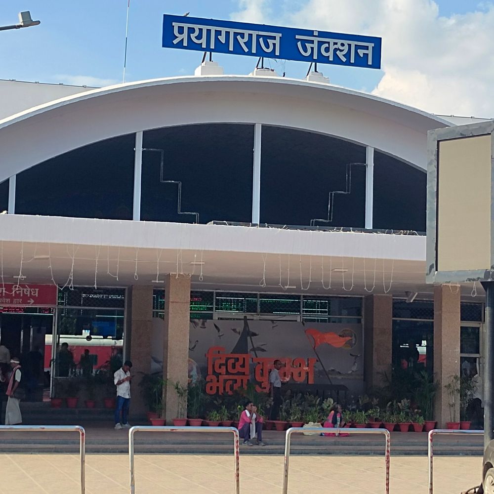 होली पर 11 स्पेशल ट्रेनें प्रयागराज होकर गुजरेंगी:दक्षिण भारत, मुंबई और दिल्ली रूट के यात्रियों को होगा फायदा