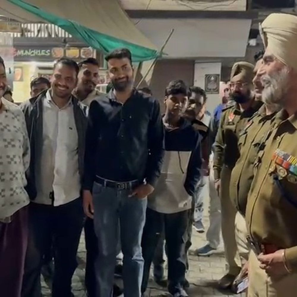 फाजिल्का पुलिस की रडार पर 11 गैंगस्टर:  5 भगौड़े शामिल, चिपकाए हेल्पलाइन नंबर के पोस्टर, लोगों से सूचना देने की अपील – Fazilka News