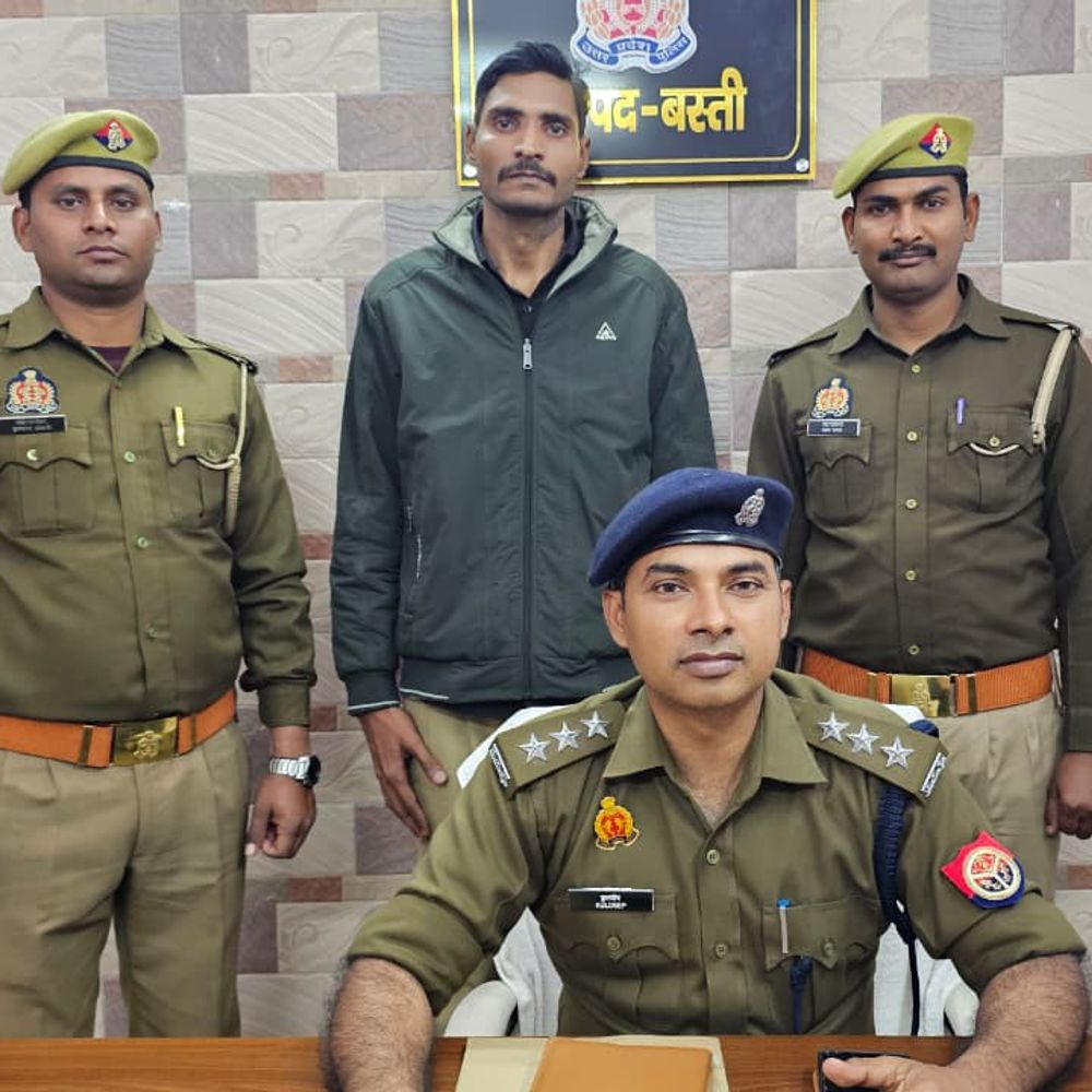 बस्ती में बर्खास्त सिपाही ने वर्दी पहनकर की ठगी:NSSO में नौकरी का झांसा देकर फर्जी नियुक्ति पत्र सौंपा, 1.84 लाख रुपये ठगे