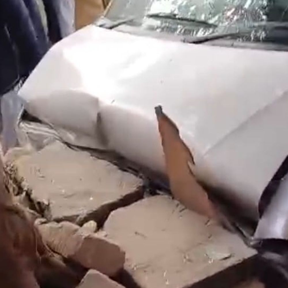 बर्रा में तेज रफ्तार कार ने दो को मारी टक्कर:नशे में धुत चालक ने किया हादसा, राहगीरों ने की तोड़फोड़