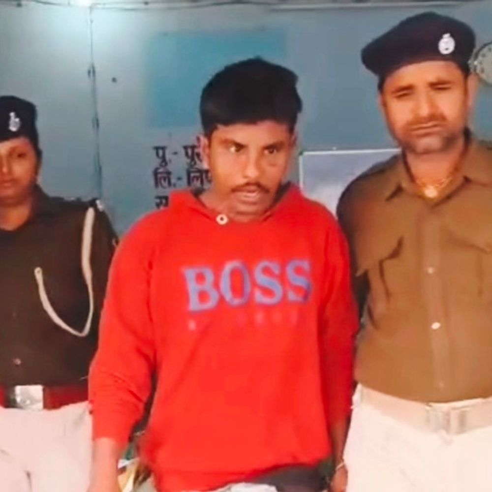 शेखपुरा में 90 लीटर शराब के साथ ई-रिक्शा जब्त:तस्कर रंगेहाथ अरेस्ट, बिक्री केंद्रों पर ले जाते पकड़ा गया; एफआईआर दर्जकर भेजा जेल