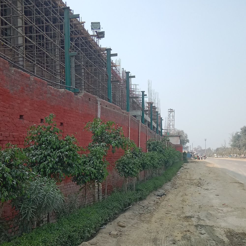 खुले में उड़ती खोई, आंखों में जलन:नियमों की धज्जियां उड़ा रही यशपक्का पेपर्स लिमिटेड