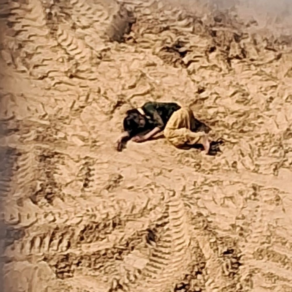 अमेठी की युवती ने गोमती में लगाई छलांग:सुल्तानपुर में पुल से कूदकर आत्महत्या का प्रयास, लोगों ने बचाया; अस्पताल में इलाज जारी