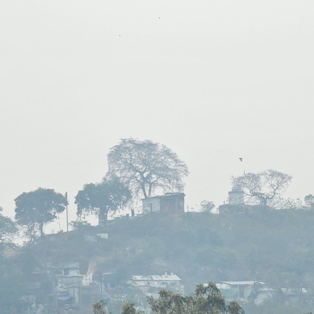 छतरपुर में बादल छाए, पारा लुढ़का:  घना कोहरा छाया, मौसम विभाग ने हल्की बूंदाबांदी की संभावना जताई – Chhatarpur (MP) News