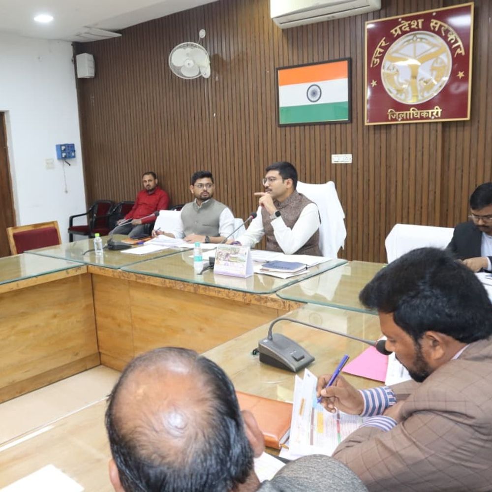 शिक्षण संस्थानों को छात्रवृत्ति पर अंतिम चेतावनी:सहारनपुर में डीएम ने सीएम डैशबोर्ड समीक्षा में दिए निर्देश