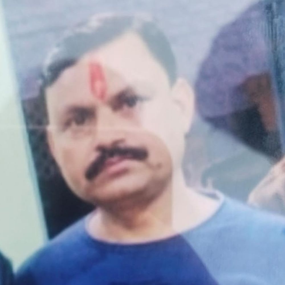 फिरोजाबाद में अज्ञात वाहन की टक्कर से कारीगर की मौत:दावत से लौटते समय हादसा, सिर में लगी गंभीर चोट