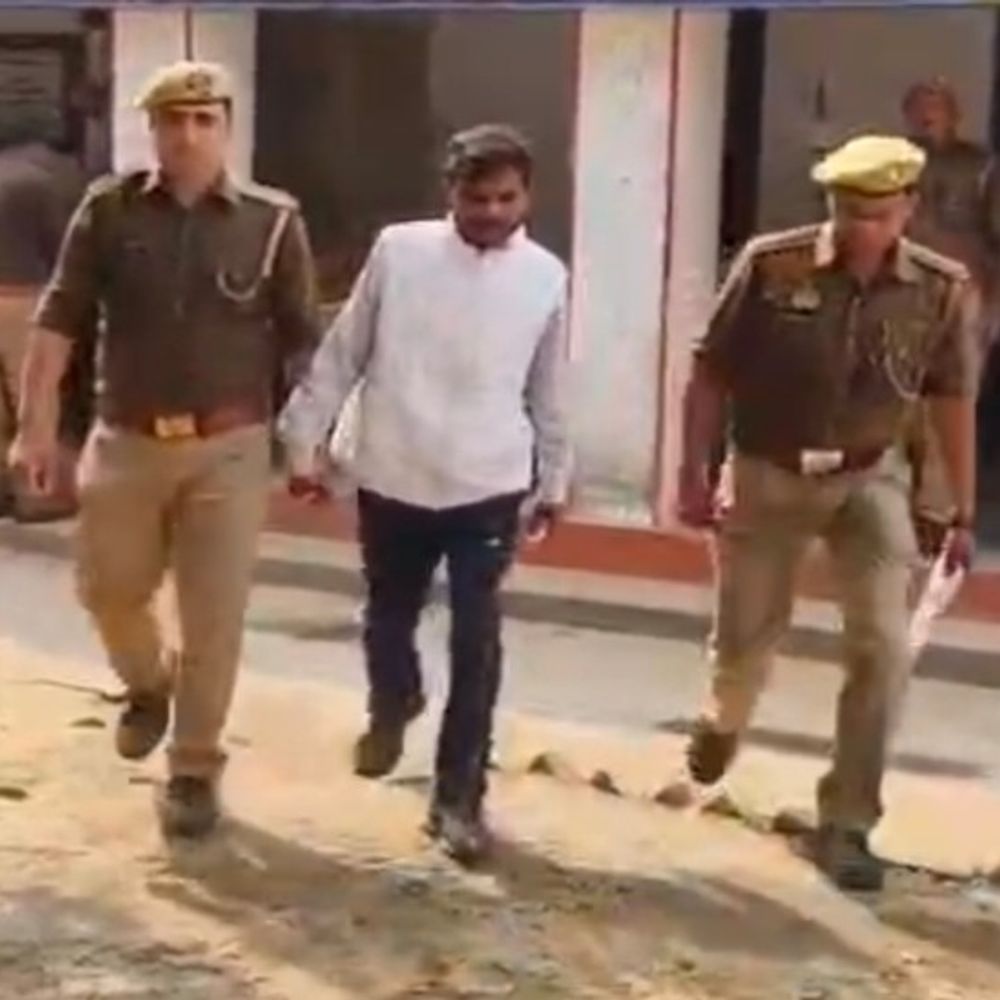 अमित सिंह की हत्या का मुख्य आरोपी गिरफ्तार:सुल्तानपुर में पत्नी पहले ही भेजी गई है जेल, हथियार भी बरामद