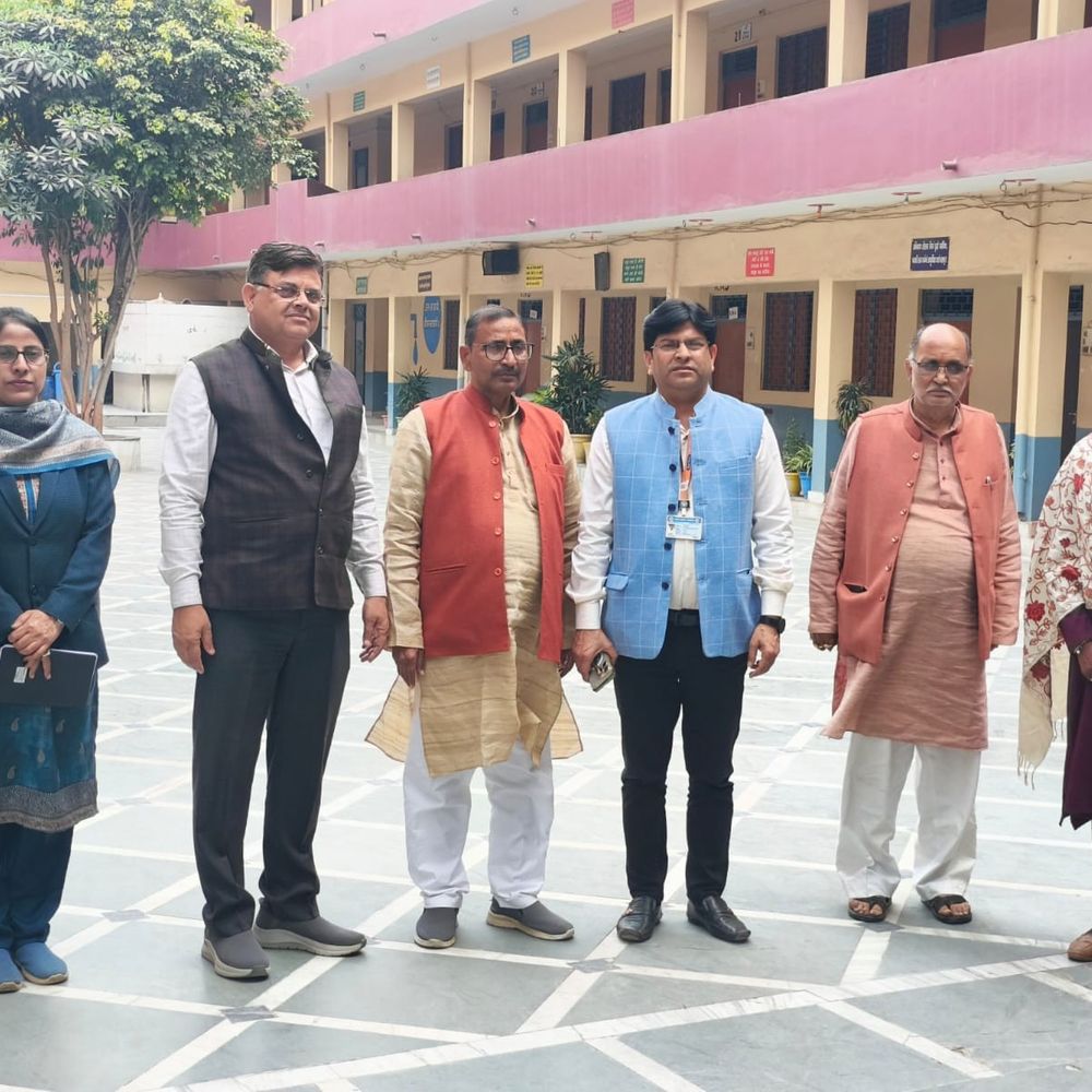 यूपी बोर्ड परीक्षा अपडेट: 27,052 छात्रों ने छोड़ी परीक्षा:DIOS ने किया औचक निरीक्षण, आजमगढ़ में एक नकलची पकड़ा गया