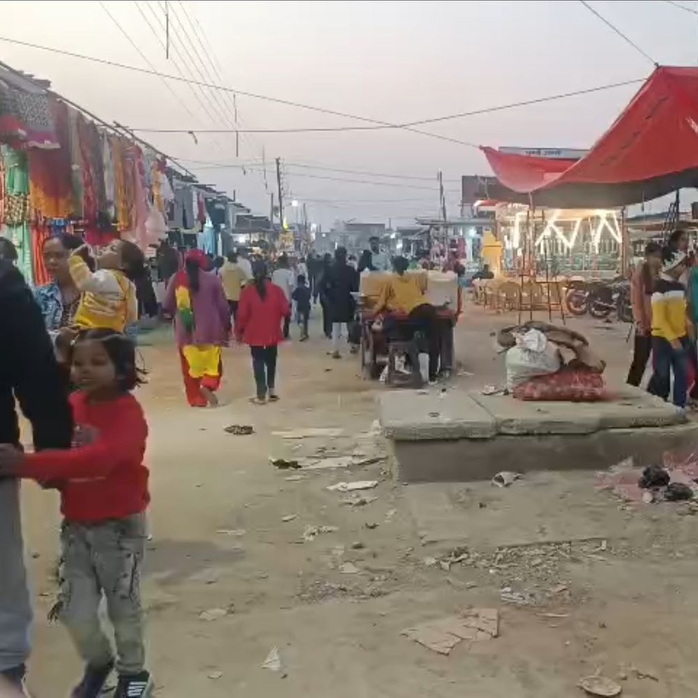 25 फरवरी को हरदोई में रावण दहन:नुमाइश मेले में उमड़ी भीड़, बरेली के मशहूर सुरमा और झुमका की भी दुकानें लगीं