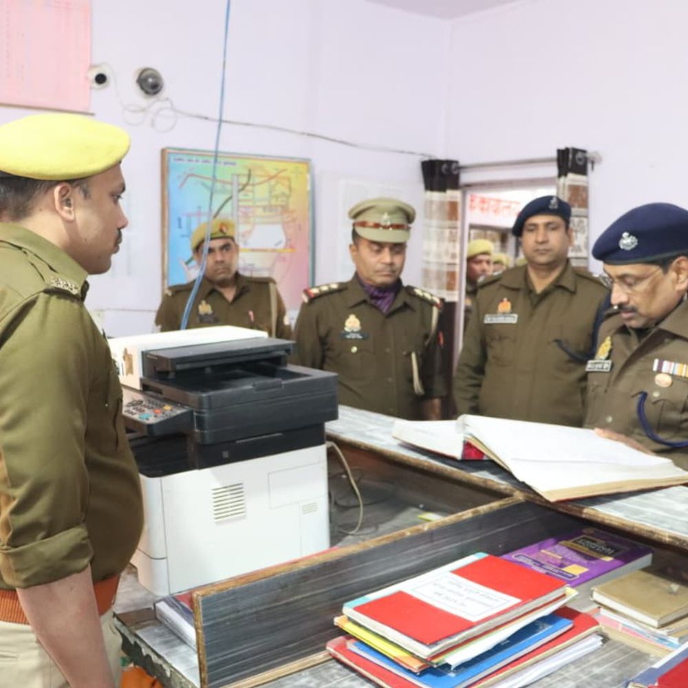बुलंदशहर में एसएसपी के आदेशों की अनदेखी:तबादले के बाद भी नरौरा थाने में जमे दो पुलिसकर्मी