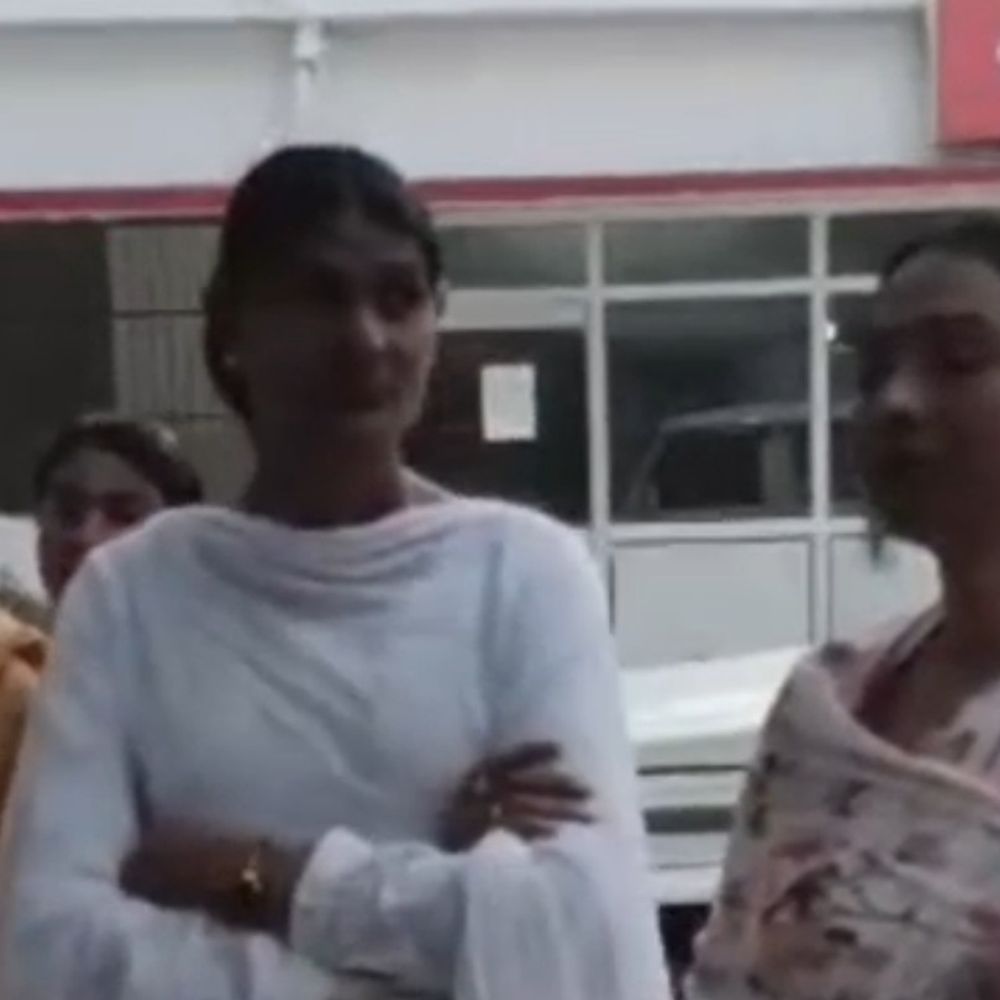 किन्नरों का अकबरपुर कोतवाली में प्रदर्शन:भीटी विवाद में न्याय की मांग, पुलिस  ने दिया कार्रवाई का भरोसा