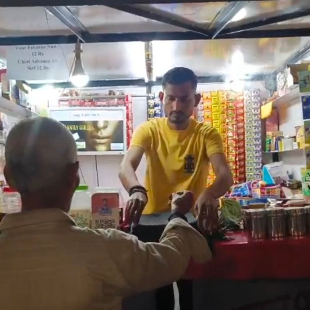 होलसेलरों ने पान मसाला-गुटखा पर शुरू की ओवररेटिंग:18% जीएसटी के बाद छोटे दुकानदार और ग्राहक परेशान