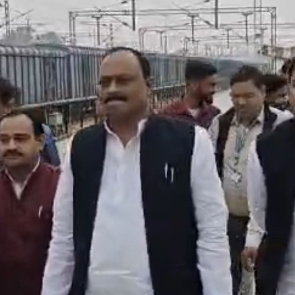 कासगंज-दिल्ली सीधी ट्रेन जल्द शुरू:सांसद देवेश शाक्य बोले, हाथरस-किला रोड DPR 20 दिन में तैयार होगी