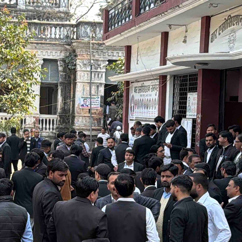 रामपुर बार एसोसिएशन ने हड़ताल स्थगित की:अधिवक्ता फारूख खान हत्याकांड में प्रशासन के आश्वासन पर न्यायिक कार्य शुरू