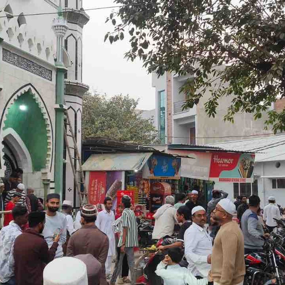 गोरखपुर में पहले रोजे पर इबादत में डूबा शहर:नमाज-तिलावत के साथ सहरी-इफ्तार की रौनक दिखी