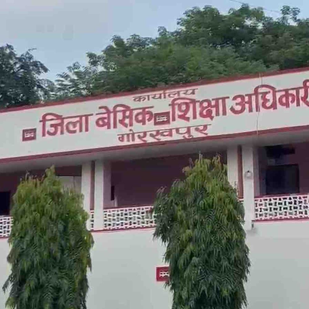 गोरखपुर में शिकायतों-धमकी से परेशान शिक्षा विभाग अधिकारी:RTI और IGRS के जरिए परेशान करने आरोप, पुलिस ने दर्ज किया केस