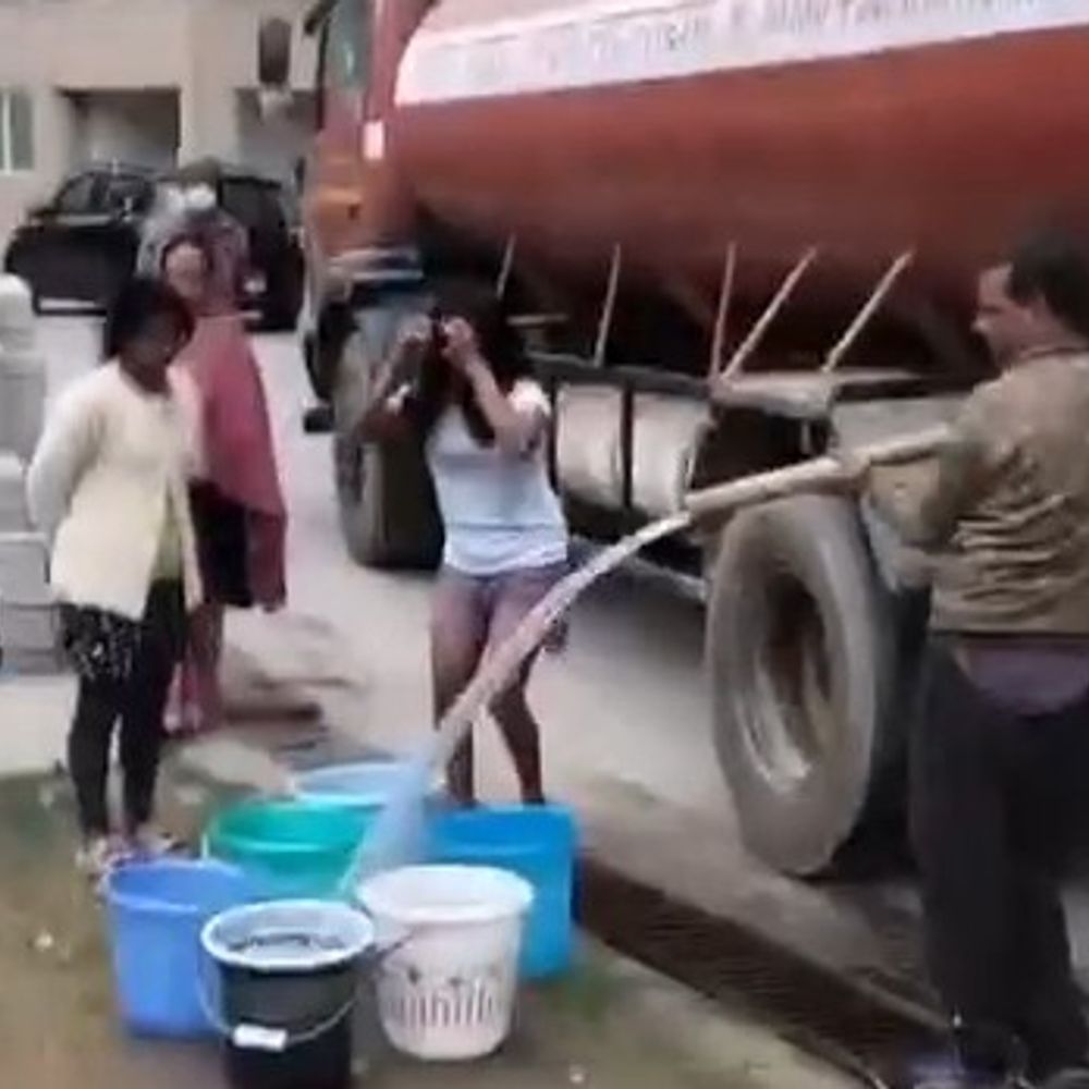 ग्रेटर नोएडा वेस्ट में जलापूर्ति 24 घंटे बाधित रही:ला रेजीडेंशिया सोसायटी के 7 हजार निवासी परेशान, टैंकर से मिला पानी