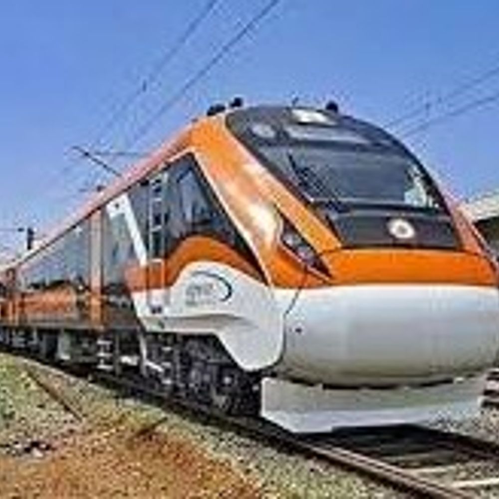 हरदोई में वंदे भारत एक्सप्रेस पर पथराव:एक कोच का शीशा क्षतिग्रस्त, यात्री सुरक्षित