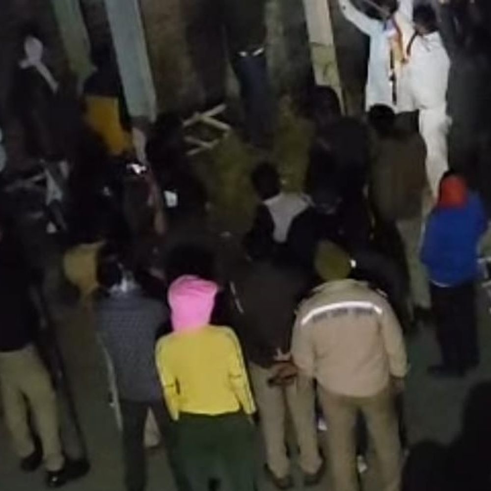 देवर पर अश्लील हरकत, चाकू से हमला करने का आरोप:पति ने पीड़िता को तीन तलाक देकर घर से निकाला, SSP के आदेश पर FIR