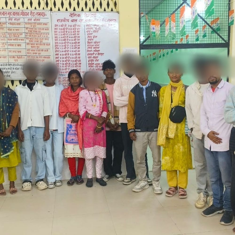 अयोध्या कैंट पर मिले पांच बच्चे परिजनों को सौंपे गए:12 हजार रुपये के लालच में ले जाए जा रहे थे सिलीगुड़ी