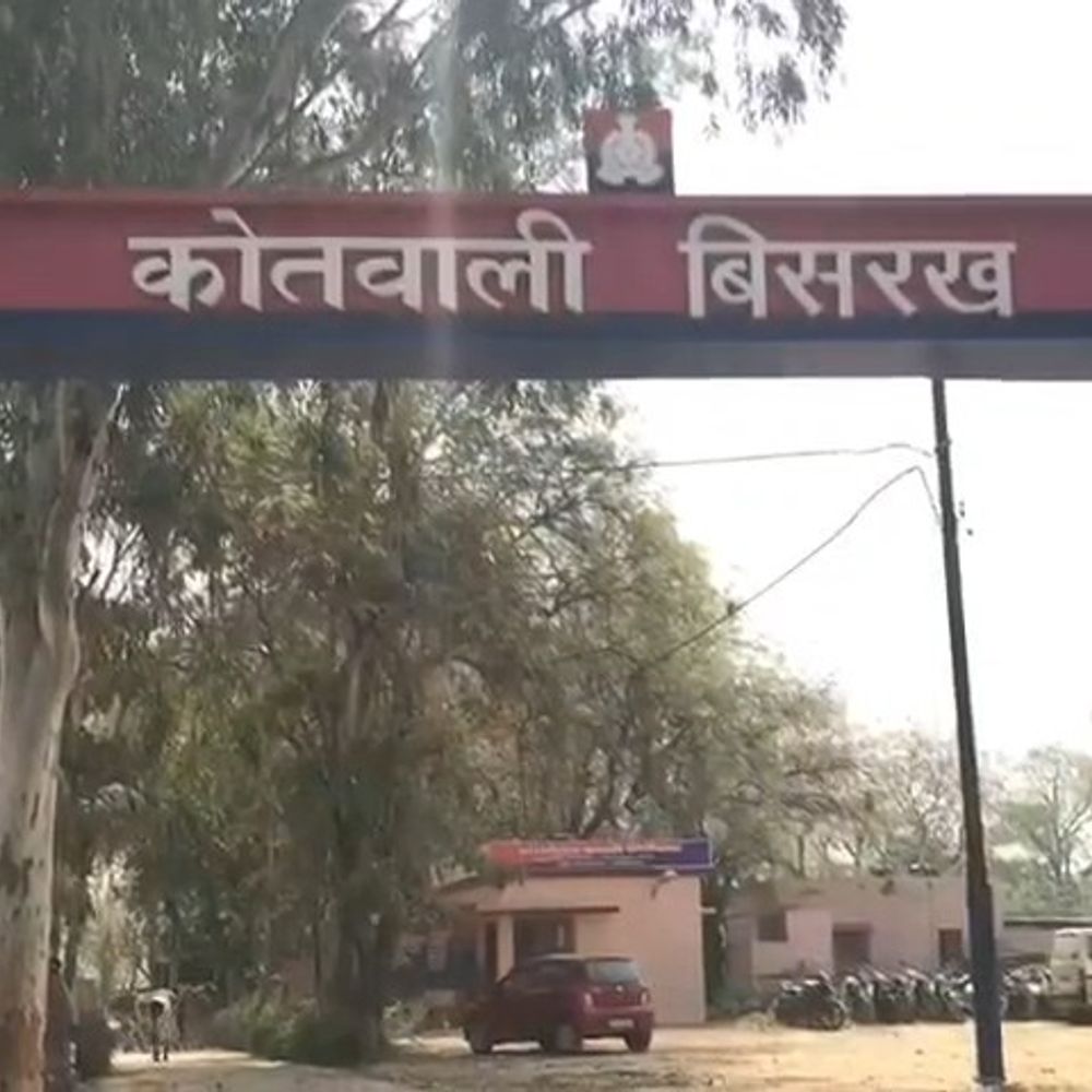 ग्रेटर नोएडा वेस्ट में सगाई समारोह में हर्ष फायरिंग:गोली लगने से वेटर घायल, पुलिस ने दर्ज किया मुकदमा