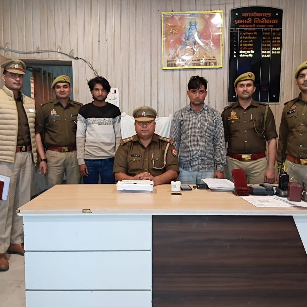 एटा में दो बदमाश गिरफ्तार:कुंडल छीनकर भागे थे, अवैध तमंचे के साथ पकड़े गए