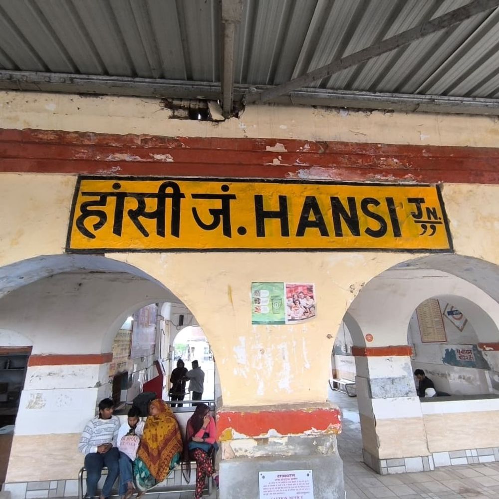 हांसी में लंबी दूरी की ट्रेनों के ठहराव की मांग:  विधायक विनोद भयाना ने रेल मंत्री को लिखा पत्र, जंक्शन विस्तार की भी मांग – Hansi News