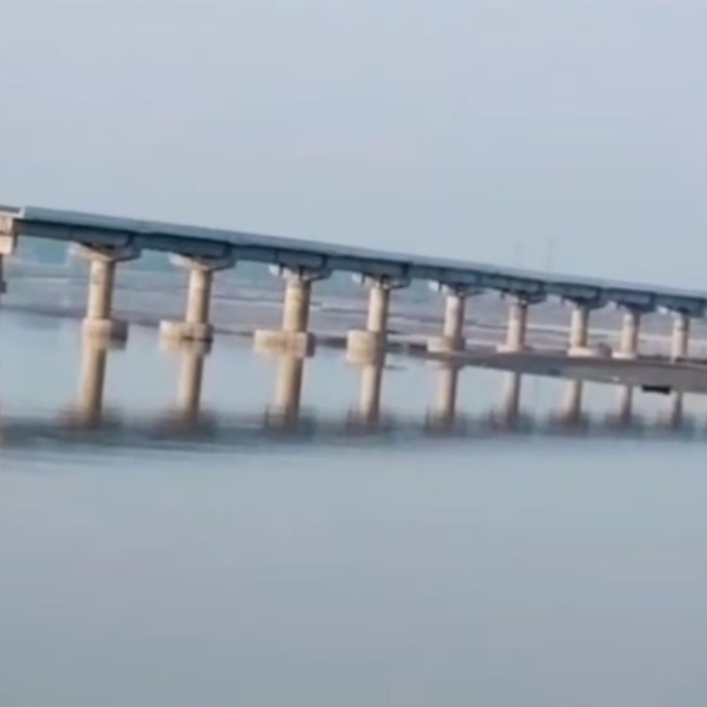 सरयू नदी के कटान से प्रभावित मोहन-सेतु का नया प्रस्ताव:देवरिया मोहन सेतु की 10 अतिरिक्त पायों और गाइड बांध से बढ़ेगी सुरक्षा