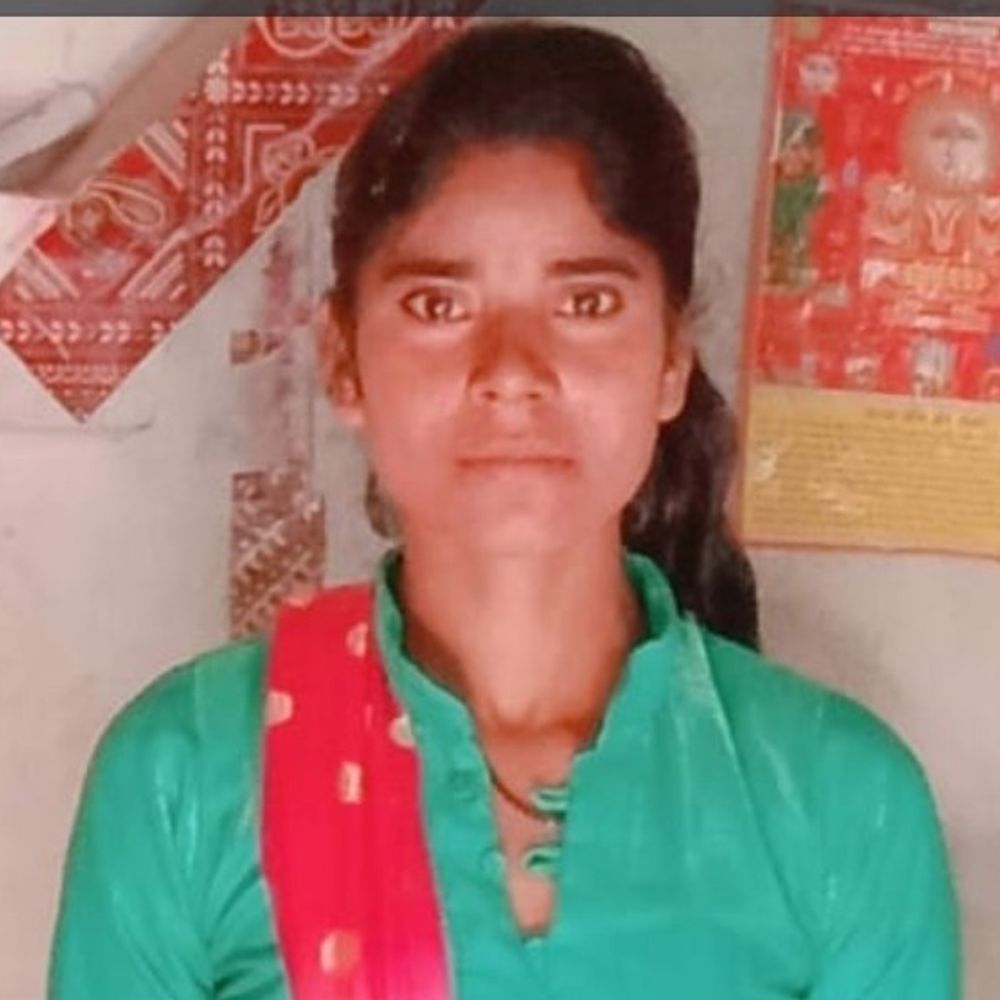 हाथरस में महिला का फंदे से लटका मिला शव:मायके वालों ने दहेज हत्या का आरोप लगाया, जांच में जुटी पुलिस