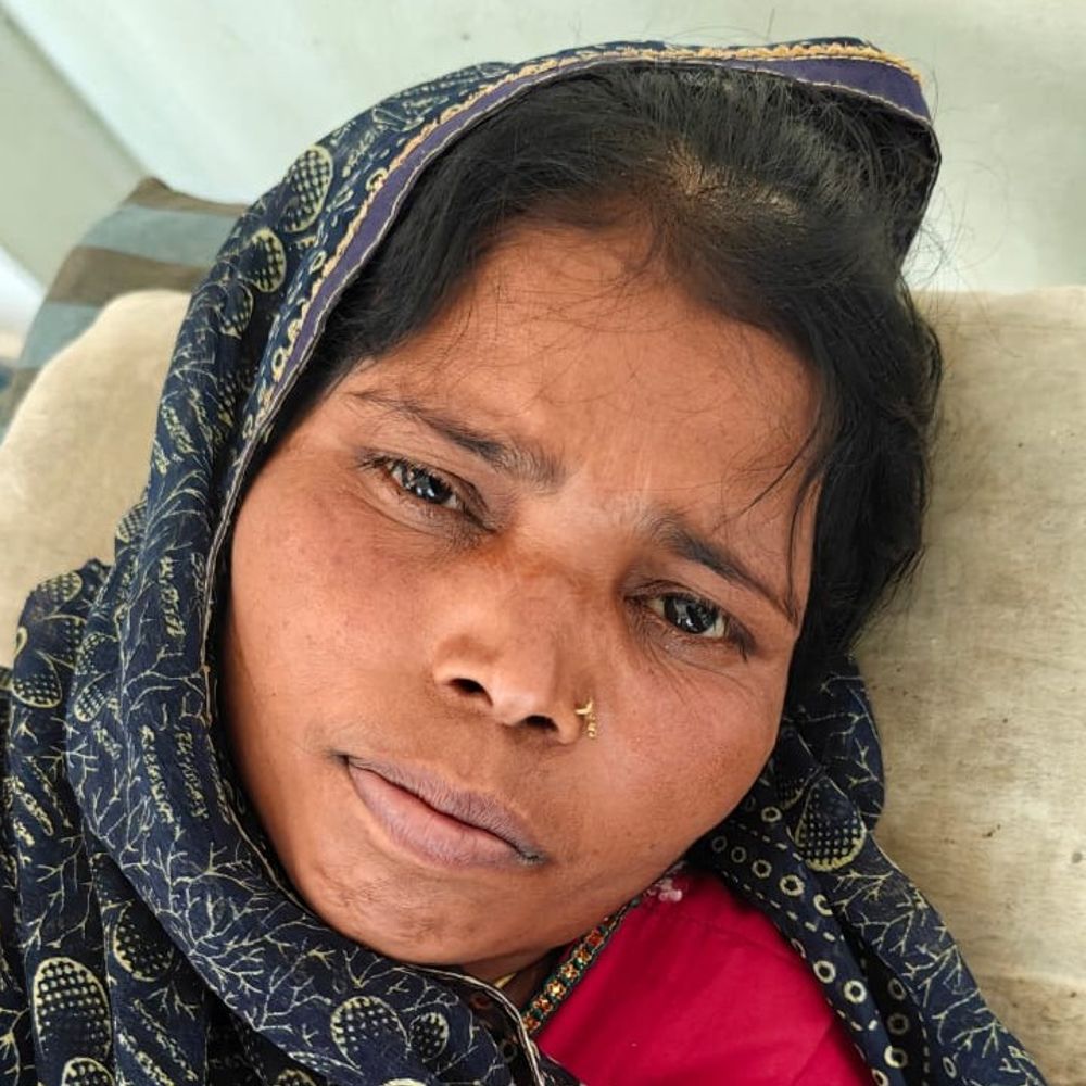 मां और दो बेटियों ने खाया जहर, हालत गंभीर:कौशांबी में परिवार में जेवरात गिरवी और पैसों के लेन-देन को लेकर विवाद