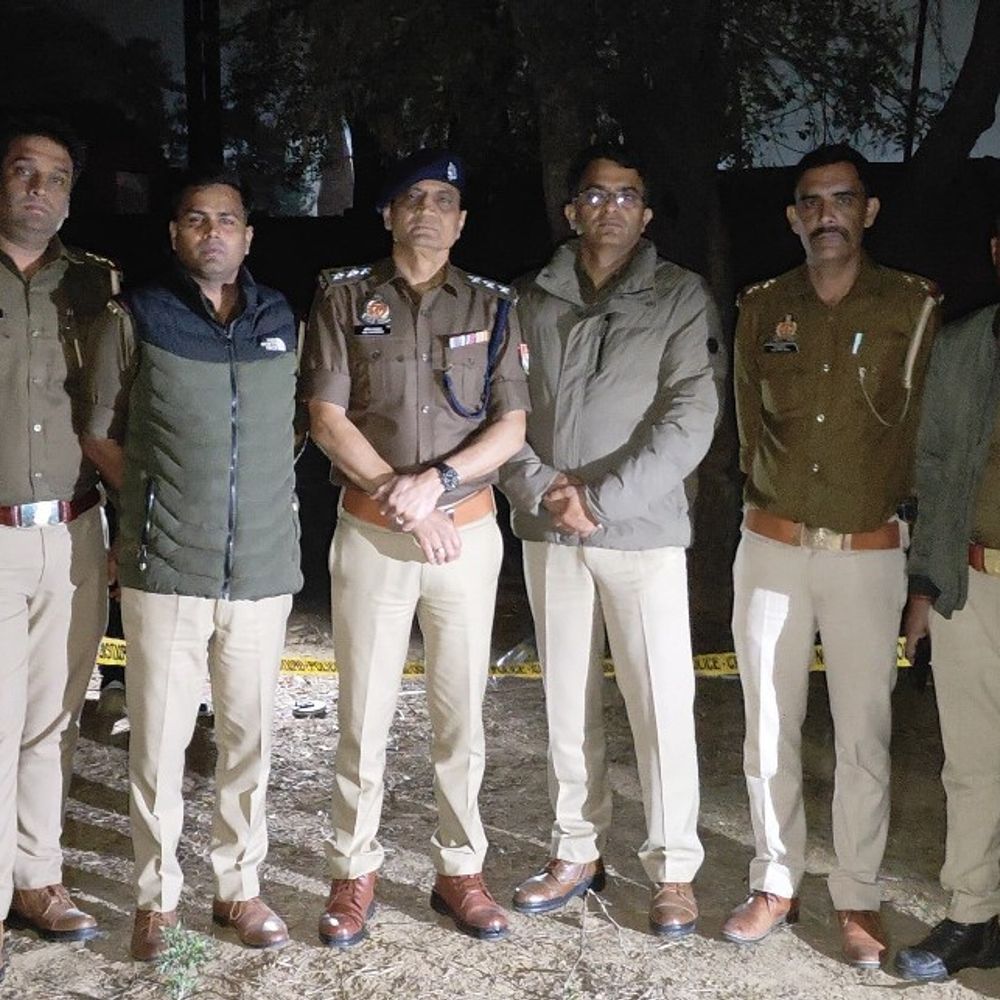 लूट का वांछित बदमाश पुलिस मुठभेड़ में घायल:मथुरा के फरह थाना क्षेत्र से गिरफ्तार, तमंचा-नकदी बरामद