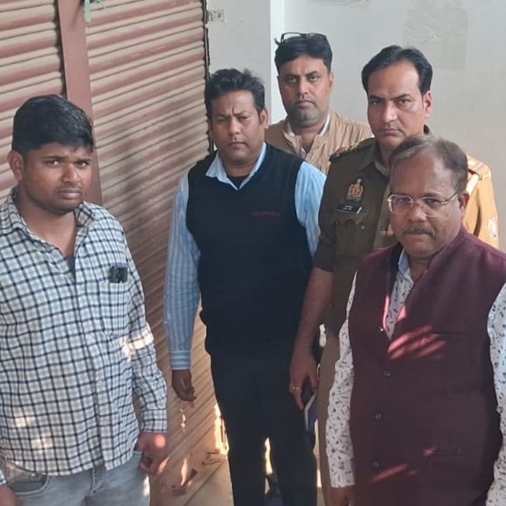 हाथरस में अवैध 'इश्का क्लीनिक' पर छापा:गर्भवती महिलाओं की होती थी अवैध जांच और प्रसव, एसडीएम ने कराया बंद