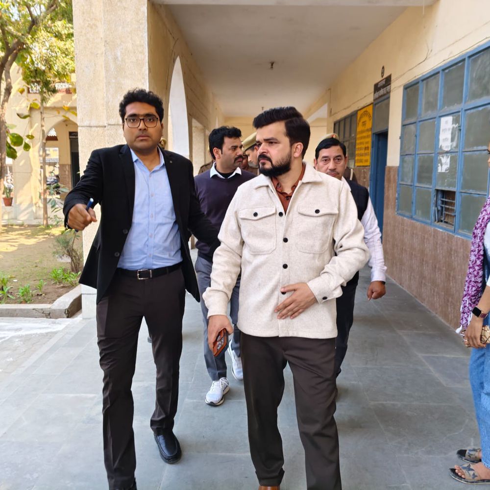 डीएम ने तहसील सदर का औचक निरीक्षण किया:लंबित मामलों के शीघ्र निस्तारण और अभिलेख सुधार के सख्त निर्देश दिए