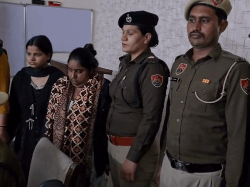 गुरुग्राम में फर्जी इंश्योरेंस क्लेम करने वाले हॉस्पिटल का भंडाफोड़:  25 कंपनियों से जुड़ी 60 फाइलें, डॉक्टर की फेक डिग्री मिली; 2 युवतियां भी अरेस्ट – gurugram News