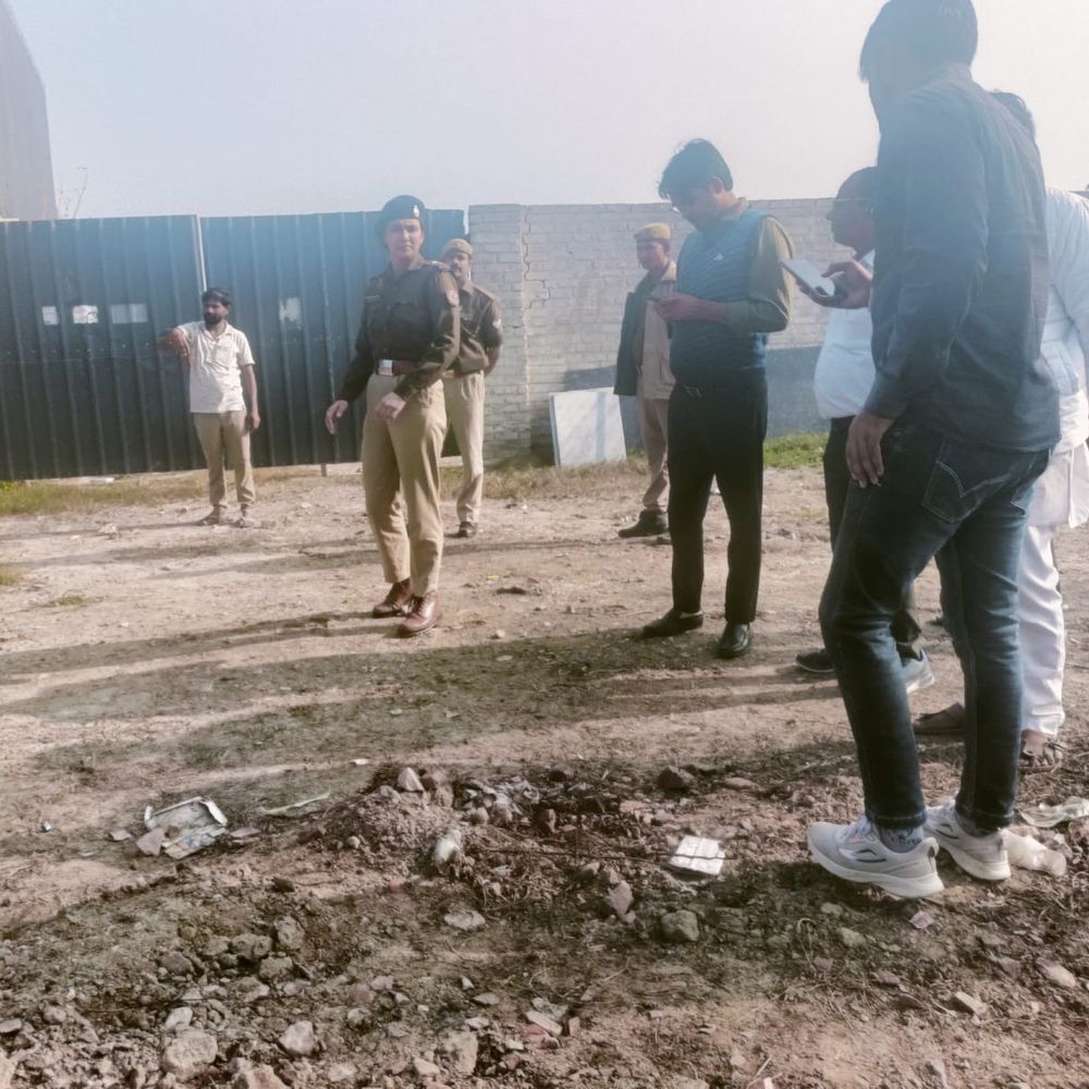 मथुरा में दो गैंगस्टर की सम्पति कुर्क:अवैध कमाई से प्लॉट खरीदा और बिल्डिंग बनाई थी