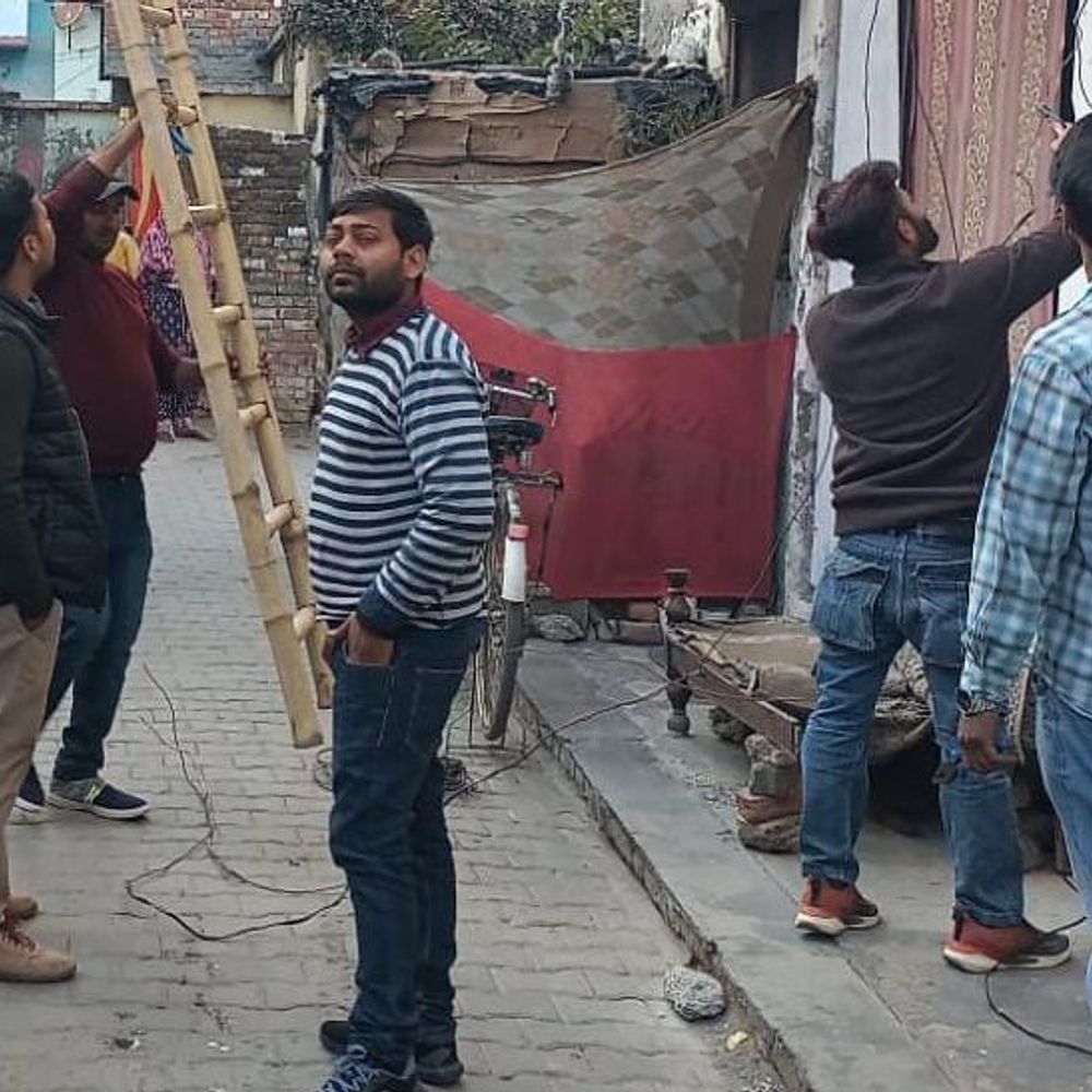 विद्युत विभाग ने रामपुर में चलाया अभियान:6 लोग पकड़े, चपटा आसरा कॉलोनी में अवैध बिजली उपयोग पर कार्रवाई