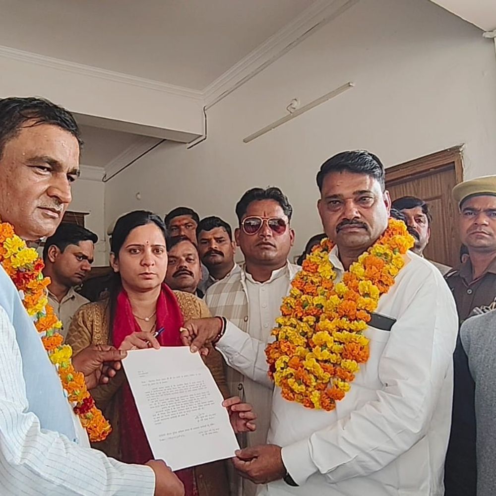 संभल में 'यादव-जी की लव स्टोरी' फिल्म का विरोध:बीजेपी के पूर्व मंत्री ने सैकड़ों लोगों के साथ फिल्म बैन की मांग की