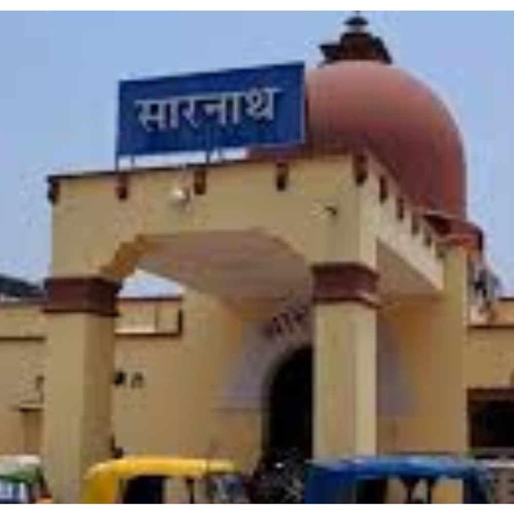 वाराणसी के सारनाथ स्टेशन पर तेज आवाज के साथ धमाका:जांच में मिला पानी की बोतल में सल्फास, प्रेमिका से नहीं हुई शादी तो पटना का युवक करना चाहता था सुसाइड