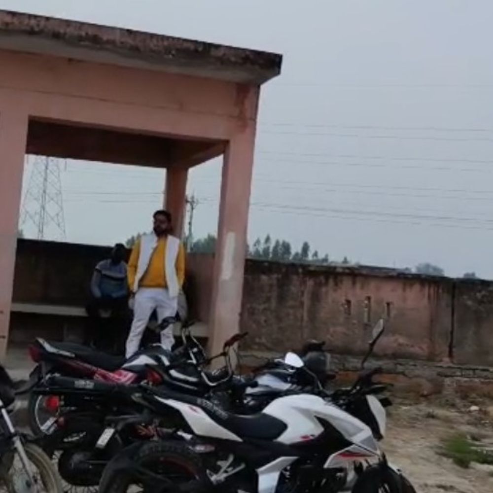 कौशांबी में अधेड़ ने फांसी लगाकर की आत्महत्या:मानसिक रूप से अस्वस्थ था, घर में गमछे से फंदा लगाया