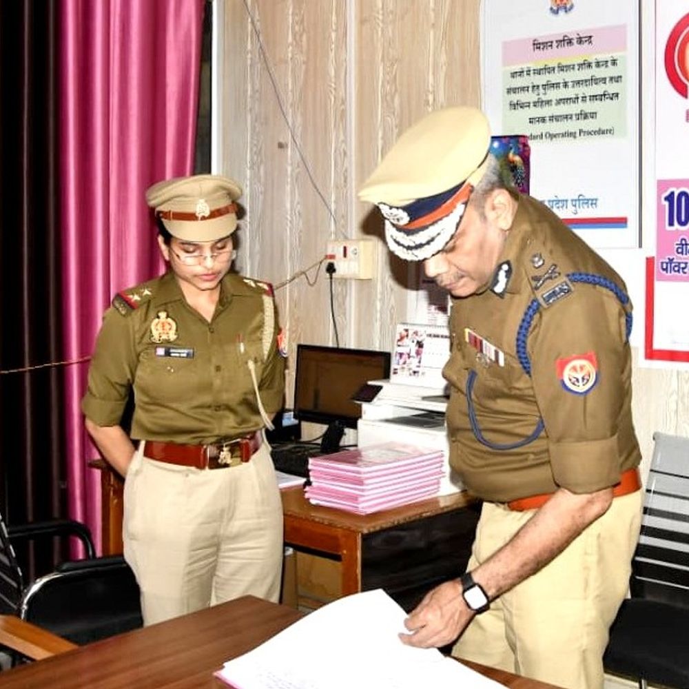 एडीजी लखनऊ ने सिधौली थाने का निरीक्षण किया:कहा- साइबर क्राइम पीड़ितों को त्वरित सहायता पहुंचाएगी पुलिस