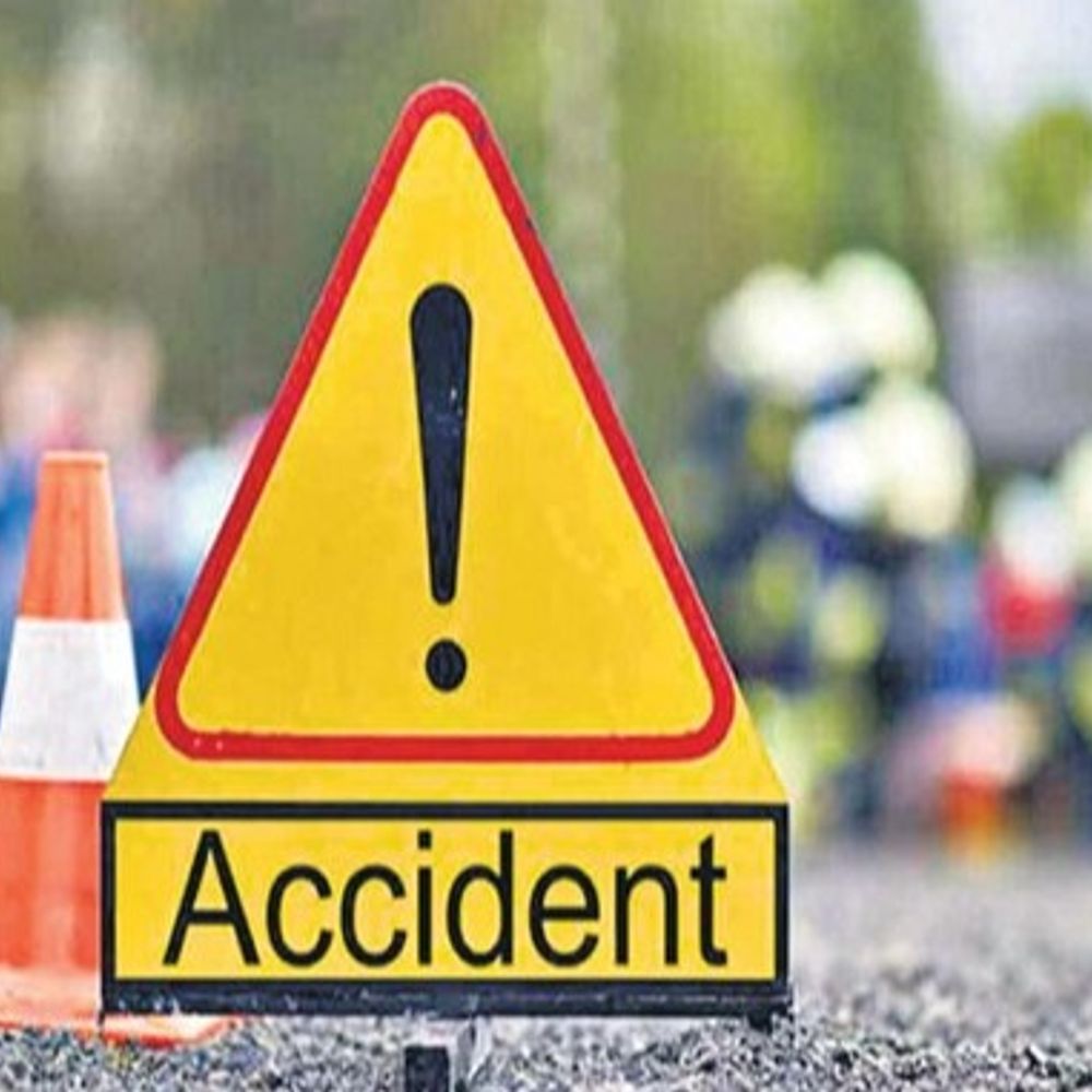 लखनऊ में सड़क हादसे में युवक की मौत:बारात में शामिल होने जा रहा था, पत्थर से टकराकर बाइक पलटी