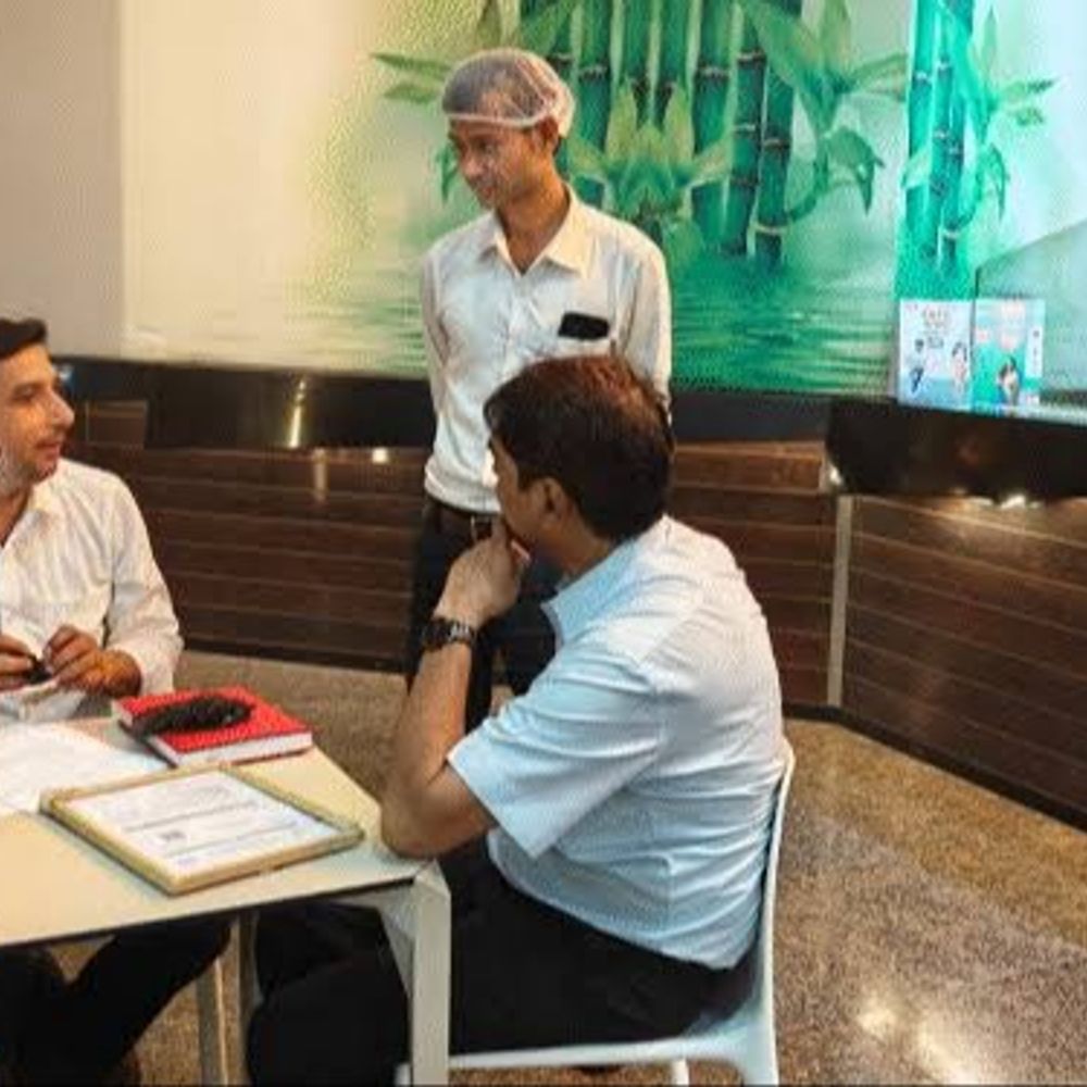 लखनऊ में 400 दुकानों को FSDA का नोटिस:होली से पहले मिलावटखोरी पर चलेगा अभियान, लोगों से शिकायत करने की अपील